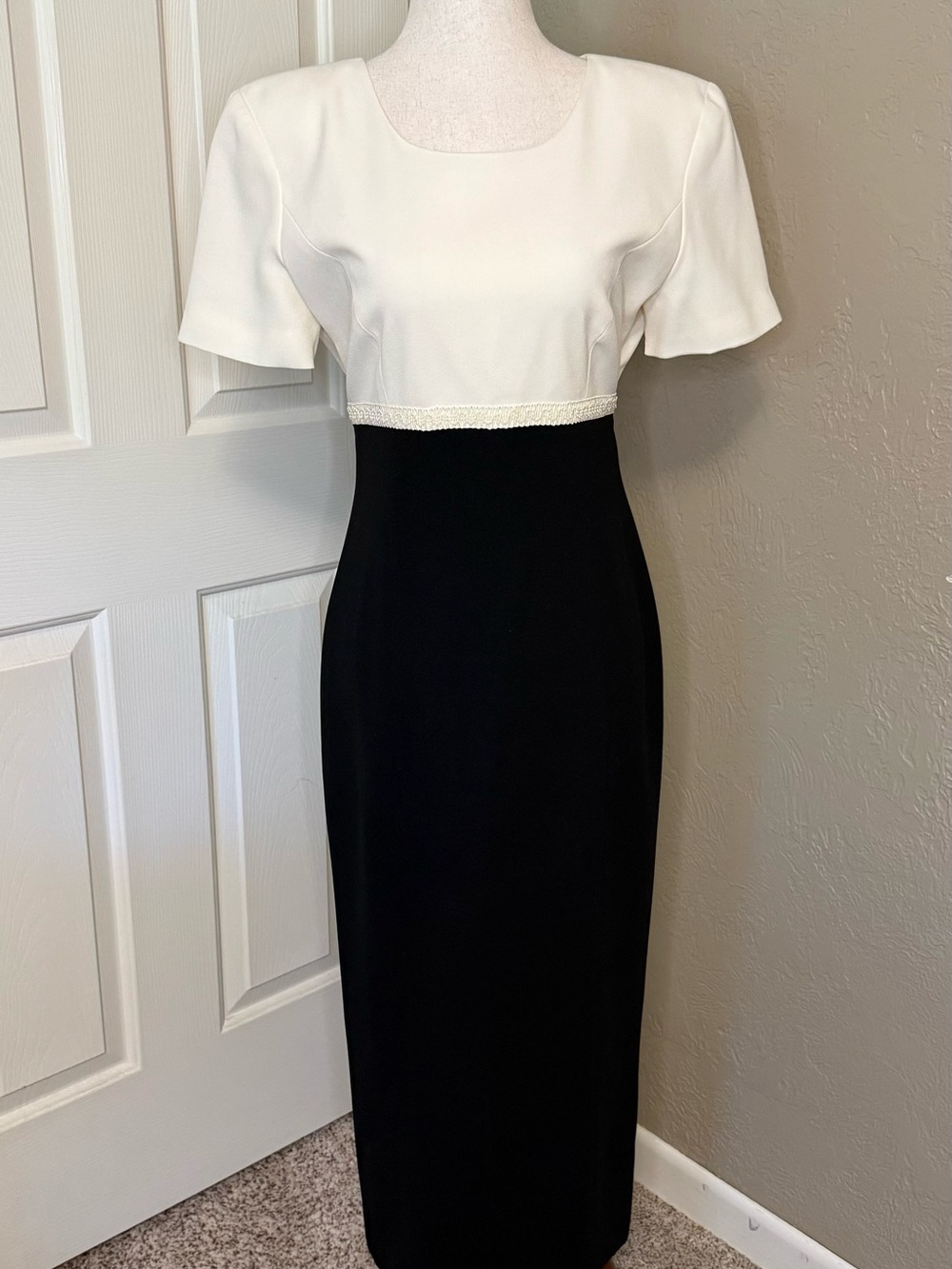 Vintage Talbots Black Ivory Colorblock Formal Maxi Column Dress Size 4 - Picture 3 of 17